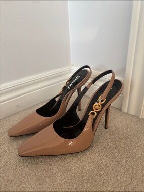 Versace Beige Patent Leather Slingback Pumps with Gold Medusa Hardware authentic